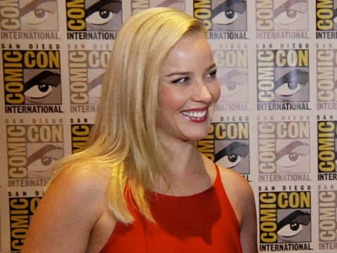 What 'RoboCop' Star Abbie Cornish is Thankful For