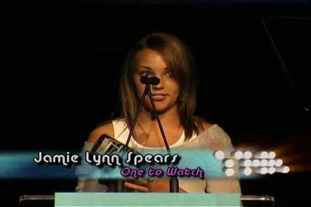 Lindsay Lohan presents to Jamie Lynn Spears