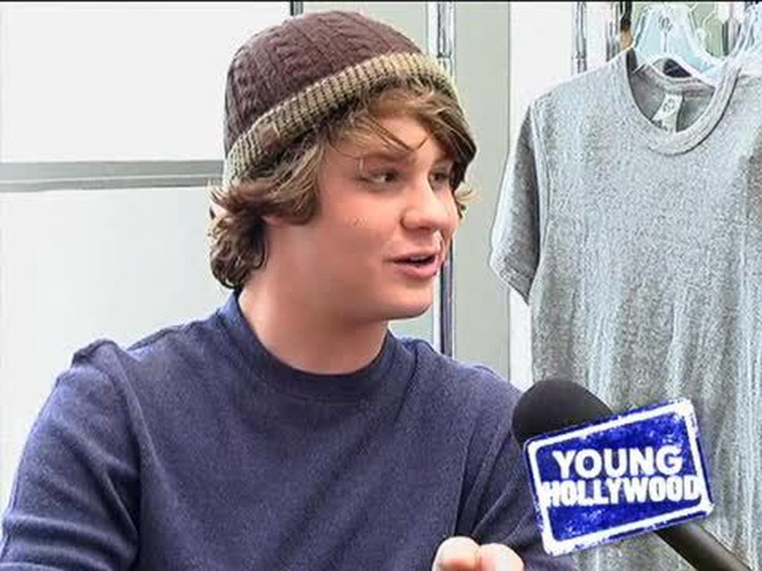 Nickelodeon Stars Go Green