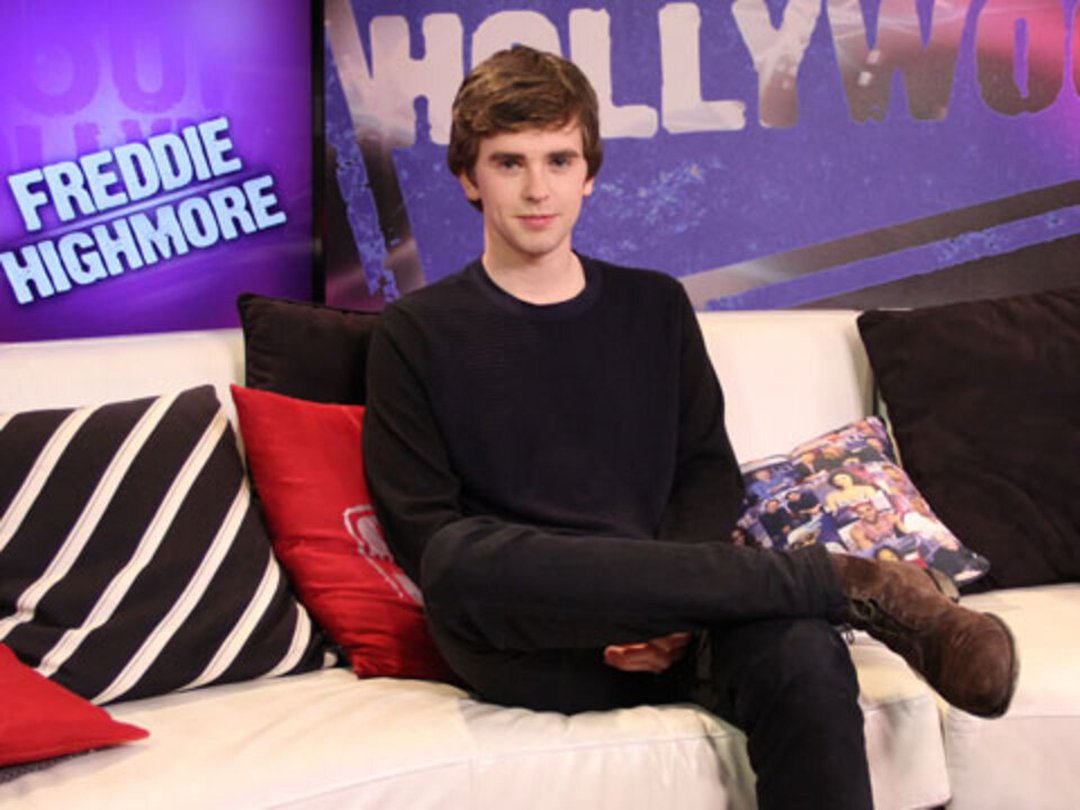 Freddie Highmore on Going Full Norman in Season 3 of "Bates Motel"