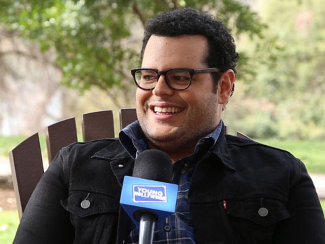 Josh Gad on FX Series "The Comedians" with Billy Crystal