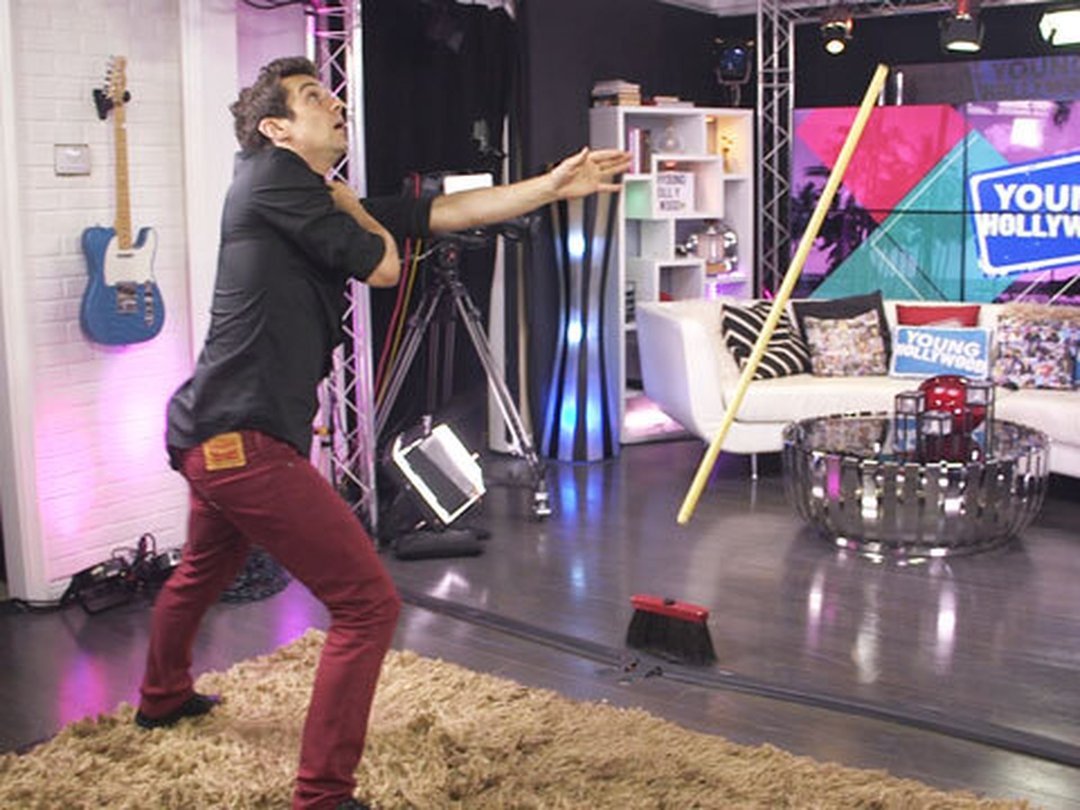 Magician Xavier Mortimer Makes a Broomstick Levitate & More
