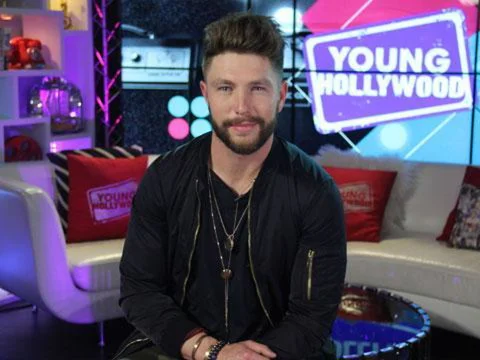 Chris Lane Performs Live & Talks Dating Dealbreakers