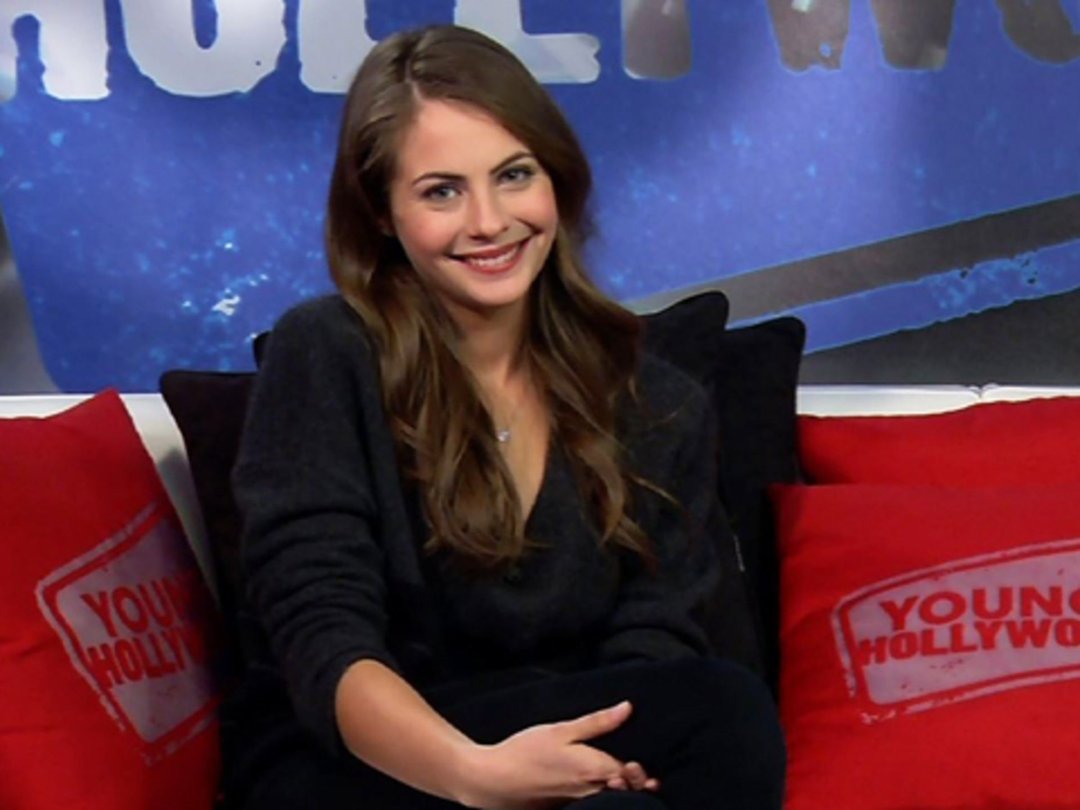 "Arrow" Star Willa Holland Declares Love for Bacon & Skateboarding
