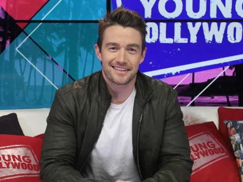 iZombie’s Robert Buckley Plays What’s in Your Bag?