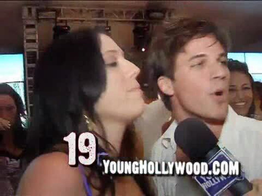 "90210" vs "Greek": The Kissing Contest