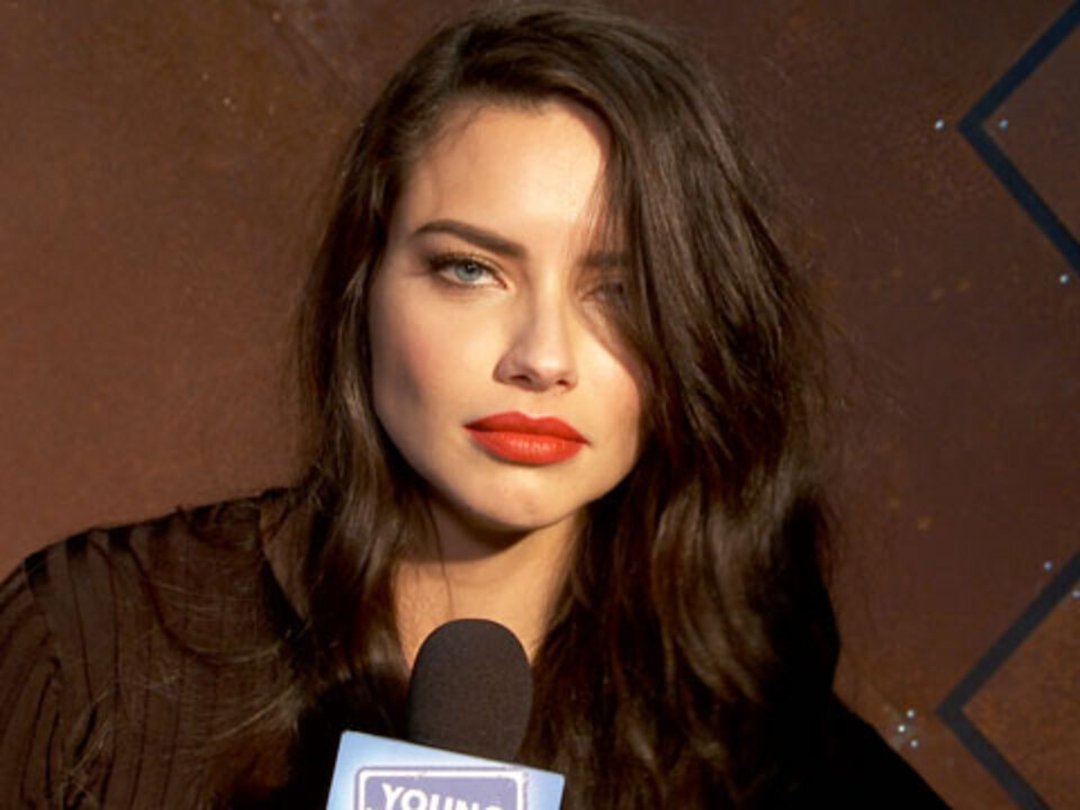 Adriana Lima's #SelfieSunday Tips