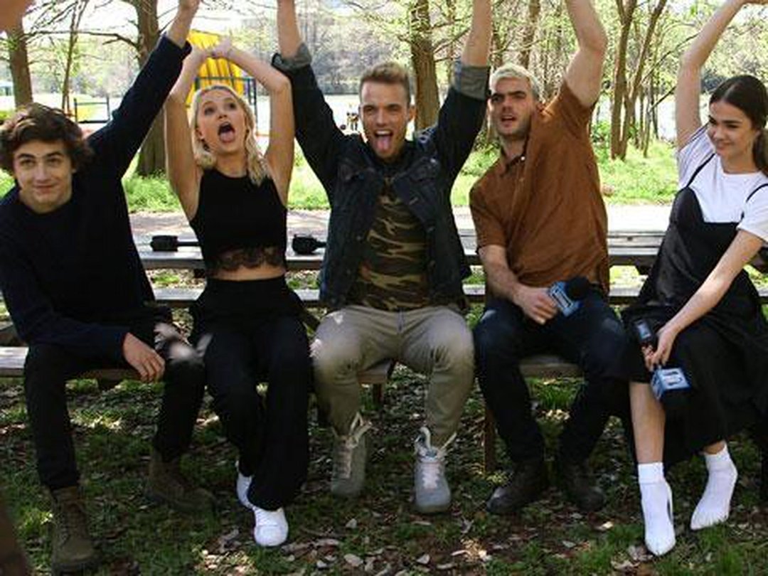 Getting to Know the ‘Hot Summer Nights’ Cast