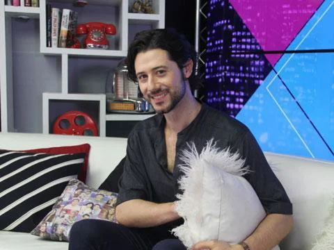 "The Magicians" Star Plays Hale Yes or Hale No